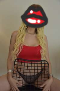 Ateşli escort Emel