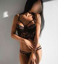 Mersin'de Çekici ve Enerjik Bir Akdeniz Escort Bayan: Bal Köpüğü Saçlı, Fit Vücutlu, 49 kg