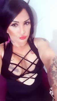 Mersin’de Karizma Dolu ve Kızıl Saçlı Escort Bayan: 58kg ve 165cm