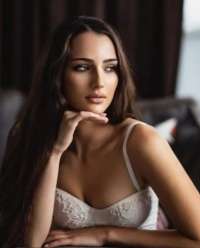 Mersin'den Etkileyici Güzellik: Bal Köpüğü Saçlı, 73 Kg, 163 Cm'lik Zarif Escort Kız