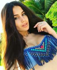 Mersin'den Zarif ve Raffine Akdeniz Escort Bayan: Siyah Saçlı, 62kg ve 156cm Boyunda