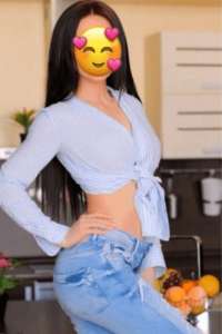 Mersin Erdemli: Sarı Saçlı, Fit Vücutlu ve Neşeli Stiliyle Kusursuz Escort Bayan - 166 cm,