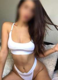 Mersin'in Büyülü Rüyası: Bal Köpüğü Saçlı ve Bakımlı Mersin Escort Kızı