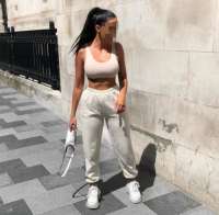 Mersin'in Canlı, Neşeli ve Zarif Escort Kızları: Siyah Saçlı, 49 Kg ve 154 cm'lik Bayan