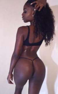 Mersin’in Enerji Dolu Kızılı: Akdeniz Escort Bayan, Kızıl Saçlı, 63 Kg ve 167 cm