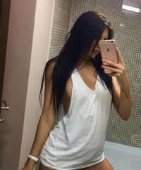 Mersin'in Neşeli, Sporcu ve Doğal Aydınlığı: Erdemli Escort Bayan, Kumral Saçlı, 65 Kg ve