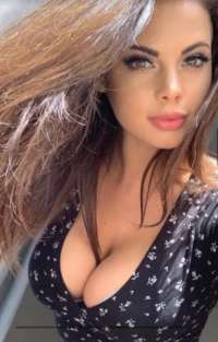 Mersin'in Rengarenk Yıldızı: Mersin Escort - Sarı Saçlar, Sportif Vücut ve Neşeli Kişilik