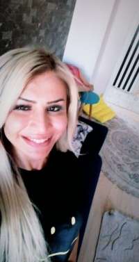 Mersin’in Rüzgarında Saçları Uçuşan: Kızıl Saçlı, İnce Vücutlu ve Çekici, 49kg ve 163cm Ak
