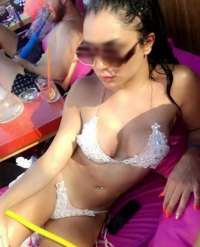 Mersin’in Sakin ve Zarif Güzeli: Akdeniz Escort Bayan - 63kg, 155cm, Kumral Saçlı