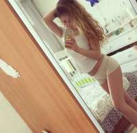 Mersin’in Sihirli Noktası: Mezitli Escort Bayan - Siyah Saçlar, Sportif Vücut ve Sakin Tar