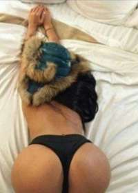Mersin'in Siyah Saçlı, İnce ve Neşeli Escort Kızı: 66 kg Hafif, 174 cm Yükseklikte ve Eğle
