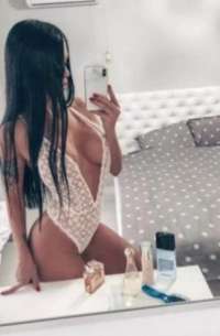 Mersin'in Zarif Sihiri: Bakımlı ve Zarif Vücutlu Silifke Escort Bayan'ın Çekici Cazibesi