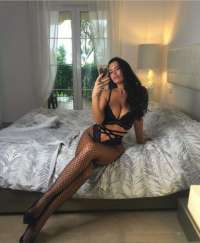 Mersin Tarsus'un Çekici Eliti: Siyah Saçlı, 62 Kg ve 172 Cm Boyunda, İnce ve Çekici Tarsus