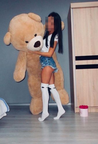 Akdeniz'in Göz Kamaştıran İhtişamı: Mersin Escort Bayan - Kumral Saç, 158 cm, 80 Kg, Zarif