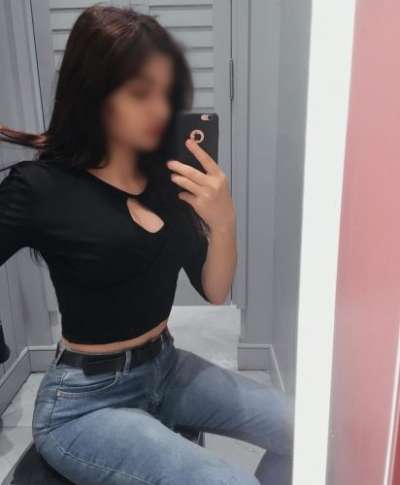 Akdeniz’in Siyah İncisi: Zarif ve Sakin Siyah Saçlı, 66 Kg ve 177 Cm'lik Akdeniz Escort Ba