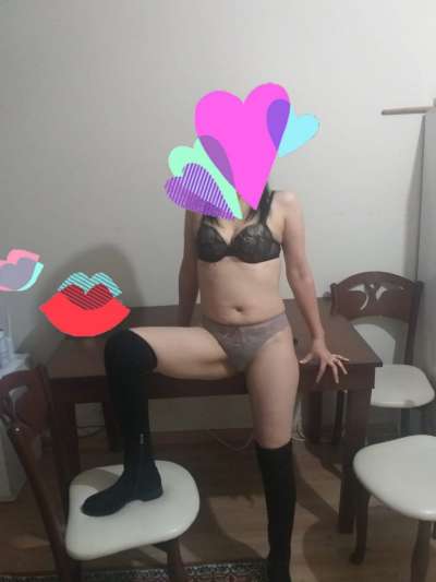 Mersin Akdeniz: Büyüleyici, Şehirli ve Siyah Saçlı Escort Bayan: 61kg, 155cm