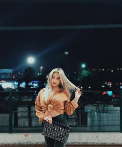 Mersin'de Akdeniz Rüzgarı: Fit ve Çekici Bir Bayan Escort: 164 cm, 59 Kg Siyah Saçlı