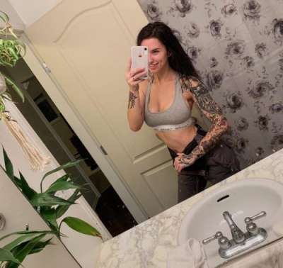 Mersin'de Bakımlı ve Fit Bedeniyle Escort Kızlar: Kumral Saçlı, 62 Kg ve 155 Cm