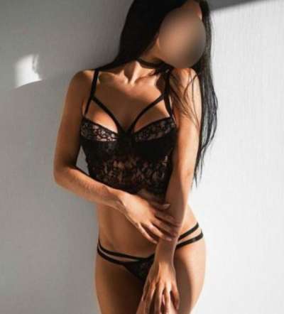 Mersin'de Çekici ve Enerjik Bir Akdeniz Escort Bayan: Bal Köpüğü Saçlı, Fit Vücutlu, 49 kg
