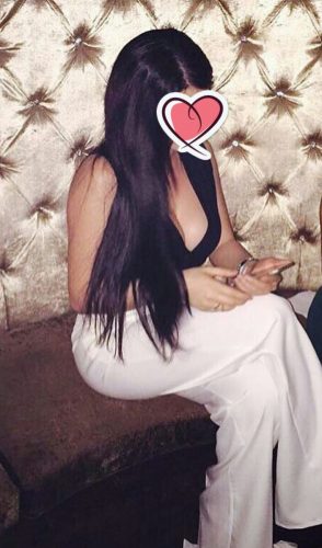 Mersin'de Estetik ve Şehirli Tarzı ile Escort Kız: Sarı Saçlı, Balık Etli, 66 Kg ve 168 cm