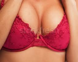 Mersin'de Kırmızı Alev Saçlı, İnanılmaz Fit Vücutlu Escort Bayan: Sakin Stil ve Karizmatik