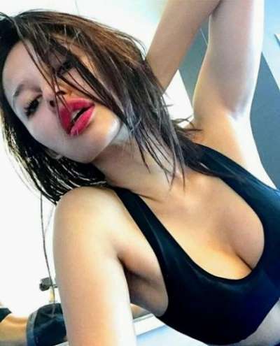 Mersin'de Tutkulu ve Bakımlı Bayan Escort: Bal Köpüğü Saçlı, 61 Kg, 154 Cm Boyunda