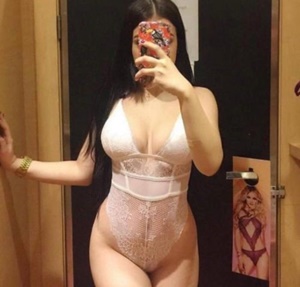 Mersin'deki Eşsiz Escort Bayan: 170 cm, 77 Kg, Kızıl Saçlı ve İnce Bedenli