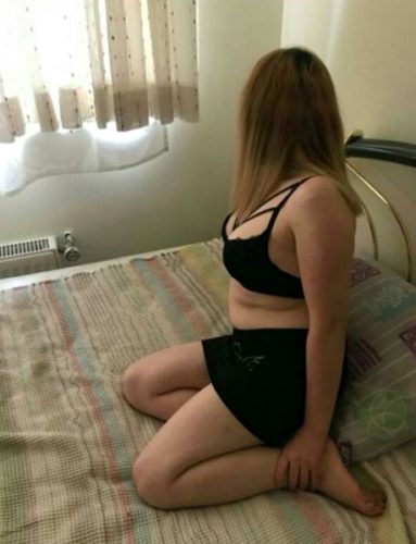 Mersin'den Zarif ve Balık Etlili Escort Bayan: Sarı Saçlı, 73kg, 174cm, Şehirli Tarzıyla F