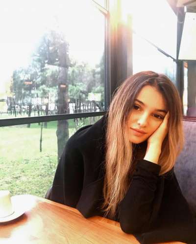 Mersin Erdemli'den Zarif Ve Fit Escort Bayan: Kumral Saçlı, 74 Kg, 168 Cm Boyunda, Bakımlı