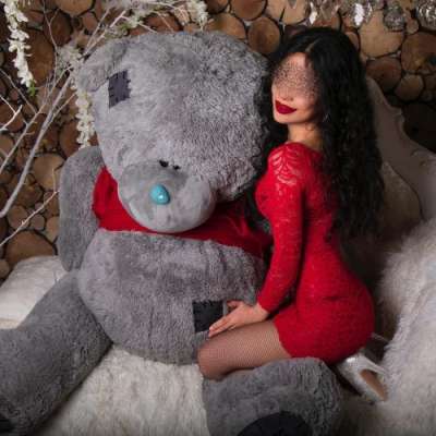 Mersin Erdemli'nin Bakımlı ve Ince Hatlara Sahip Sarışın Escort Bayanı: 83 Kg, 174 Cm Boyu