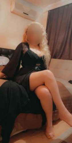 Mersin Erdemli'nin Eşsiz Güzeli: Şehirli Stili, Spor Yapıda Vücudu ve Sarı Saçlarıyla Esko