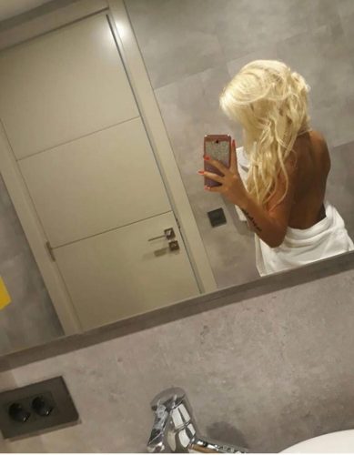 Mersin Erdemli'nin İnce ve Şehirli Güzeli: Siyah Saçlı, 54 Kg Ağırlığında, 162 cm Boyunda.