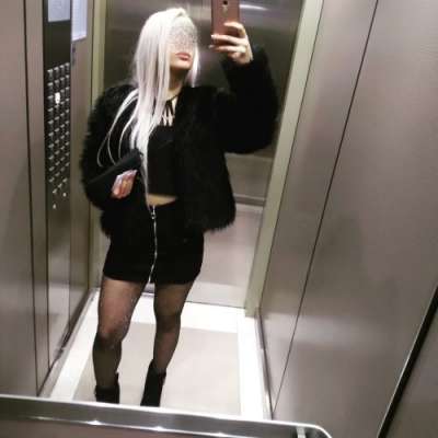 Mersin Erdemli'nin İnce ve Şehirli Güzeli: Siyah Saçlı, 54 Kg Ağırlığında, 162 cm Boyunda.