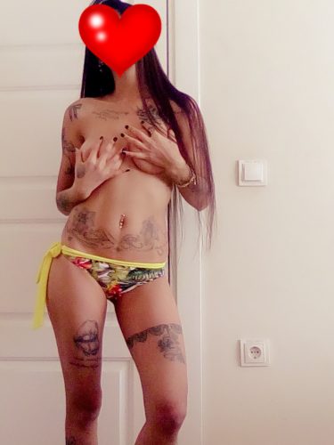 Mersin Erdemli'nin Rüya Gibi Güzelliği: Kızıl Saçlı, Zarif Vücutlu Escort Bayan: 65kg, 177
