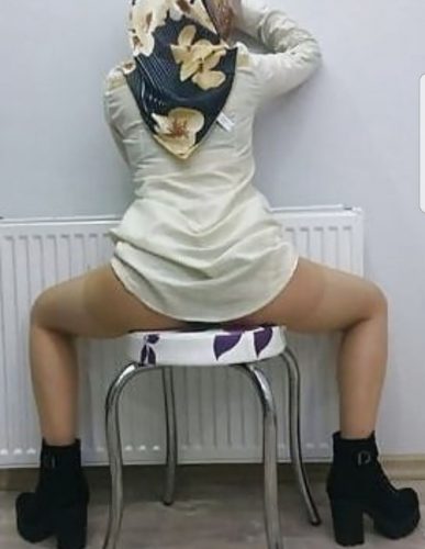 Mersin Erdemli'nin Sakin Stili ve Zarif Hatlarıyla Büyüleyen Siyah Saçlı Bayanı: 77 Kg, 15