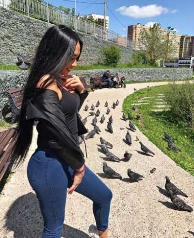 Mersin Erdemli: Siyah Saçlı, İnce ve Bakımlı Escort Bayan - Fark Yaratan Duruşuyla: 166 cm