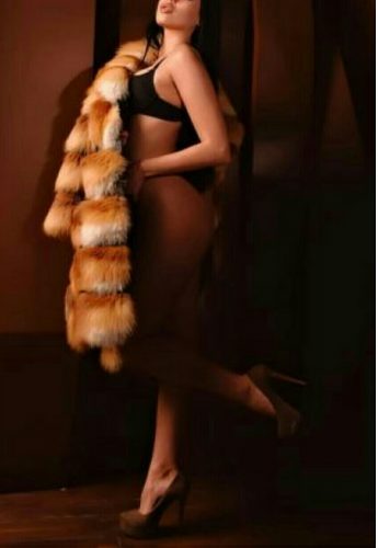 Mersin'in Akdeniz Sırrı: Siyah Saçlı, Sportif Vücutlu ve Bakımlı Escort Bayan