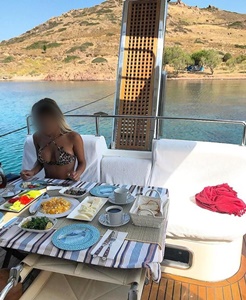 Mersin'in Altın Sarı Sıcağı: Neşeli, İnce Yapılı, Tarsus Eskort Bayan - 84kg ve 177cm