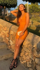 Mersin’in Büyülü Güzeliklerinden: Mezitli Escort Bayan, Siyah Saçlı, Zarif ve Çekici 75 Kg