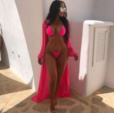 Mersin'in Canlı, Neşeli ve Zarif Escort Kızları: Siyah Saçlı, 49 Kg ve 154 cm'lik Bayan