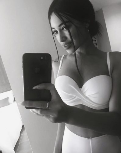 Mersin'in Çekici İncisi: Bal Köpüğü Saçlı, 84 Kg ve 162cm Boyundaki Tarsus Eskort Bayan