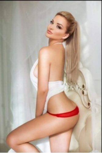 Mersin'in Çekici Mezitli Prensesi: 75 Kg ve 165 Cm'lik Kızıl Saçlı, Balık Etli ve Çekici M