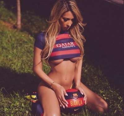 Mersin’in İhtişamlı Güzellik Işığı: Mezitli Escort Bayan - Sarı Saçlar, Fit Vücut ve Şehir
