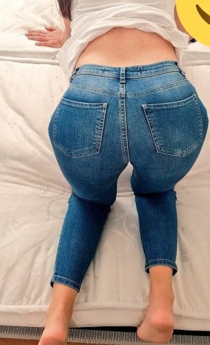 Mersin'in Kumral Saçlı, Neşeli ve Zarif Güzeli: 72 Kg ve 164cm Boyundaki Mersin Escort