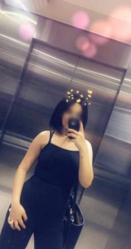 Mersin'in Mezitli'sinden Merhaba: 54 Kg ve 175 Cm'lik Bal Köpüğü Saçlı, Zarif ve Bakımlı