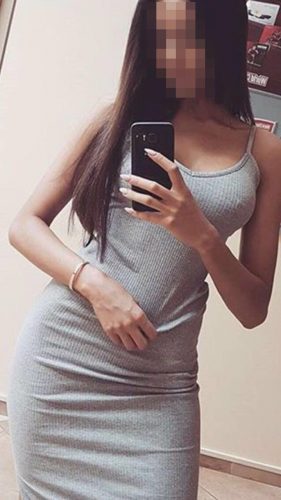 Mersin'in Neşeli ve Cıvıl Cıvıl Güzeli: Sarı Saçlı, 56 Kg ve 175 cm'lik Akdeniz Escort Bay