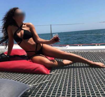 Mersin'in Özgün Tarzdaki Sakin Güzeli: Siyah Saçlı, Balık Etli ve 74kg, 173cm Escort