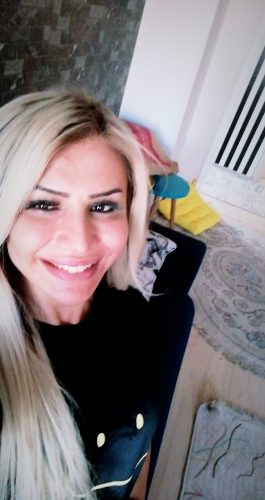 Mersin’in Rüzgarında Saçları Uçuşan: Kızıl Saçlı, İnce Vücutlu ve Çekici, 49kg ve 163cm Ak