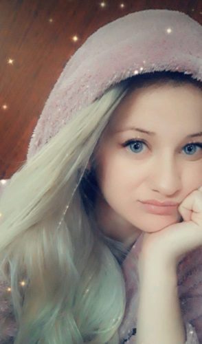 Mersin’in Seksi Sireni: Kırmızı Saçlı ve Sportif Vücutlu Akdeniz Escort Bayan’ın Büyüleyic