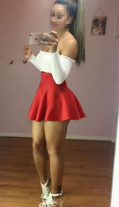 Mersin'in Silifke Escort Bayanı: Kızıl Saçlı, 84 Kg ve 156 cm Boyunda, Şehirli Zarifliğiyl